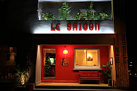 Le Saigon inside
