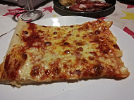 Pizza Mia food