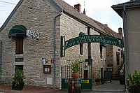 Auberge du Vieux Vigneron outside