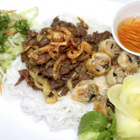 La Perle De Saigon food