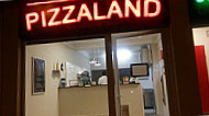 Pizzaland outside