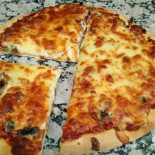 Au Petrin Castellucien Comida