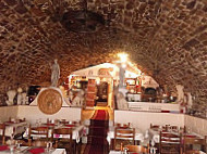 La Cave Romaine food