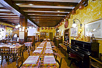 Pizzeria B&b Miralago inside