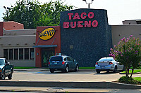 Taco Bueno outside