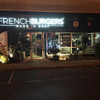 French Burgers Labege outside