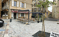 Café De La Tour outside