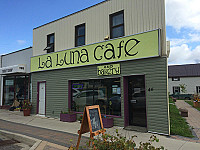 La Luna Cafe outside