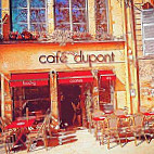 Café Dupont inside