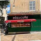 Pizza Capri Richelme outside