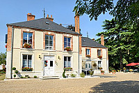 La Villa Des Bordes outside
