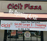 Cicis Pizza outside