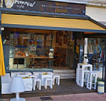 Le Provençal Café inside