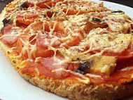 Loulou Pizzas food