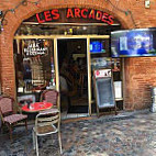 Café Des Arcades inside