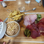 Les Tables De La Fontaine Nourriture