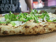 Ô Grain De Pizz' Et Distributeur De Pizza Au Feu De Bois 24h/24 Entre Le Primeur Et La Boulangerie) food