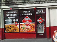 Delices Pizza Lisieux outside