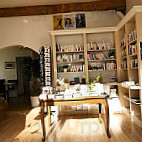 Librairie-cafe La Suite inside