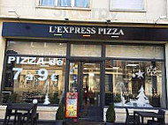 L'express Pizza inside