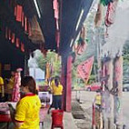 Jīn Qí Lín Huǒ Shí Yǔ Zì Zhù Cān Fú Wù À l'intérieur