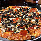 Me-n-ed's Pizza Parlor food