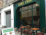 Chez Theo inside
