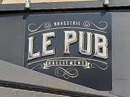 Le Pub outside