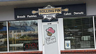 The Rolling Pin Bakery outside