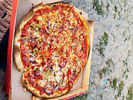 Les Pizzas Du 420 food