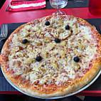 Pizza Saint Cyrice food