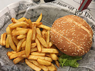 Basilic Burger food