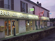 Les Cinq Chemins Restaurant Bar Tabac Pmu outside