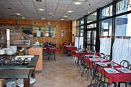 Brasserie Du Lion De Saint-marc inside