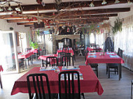 Hotel Restaurant Saint Mary inside