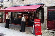 Patisserie Georges Larnicol outside