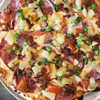 Round Table Pizza food