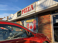 Enzo's Pizza outside