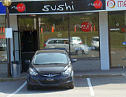 Miyoko Sushi Bellefeuille outside