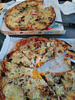 Pizzas Des Pins food