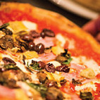 Famoso Pizzeria + Bar food