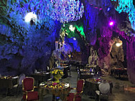 La Grotte inside
