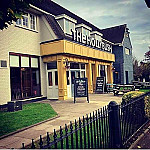 The Hollybush Inn outside