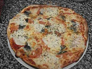 Giovanni Pizza food