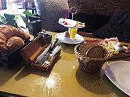 Cafe Bar Lounge Botschaft food