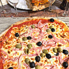 La Pizz A Olive food
