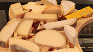Le Claque-Fromage food
