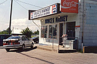 Bruce's Country Market outside