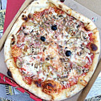 La Pizza du Champ de Foire food