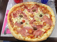 Prima Pizza food
